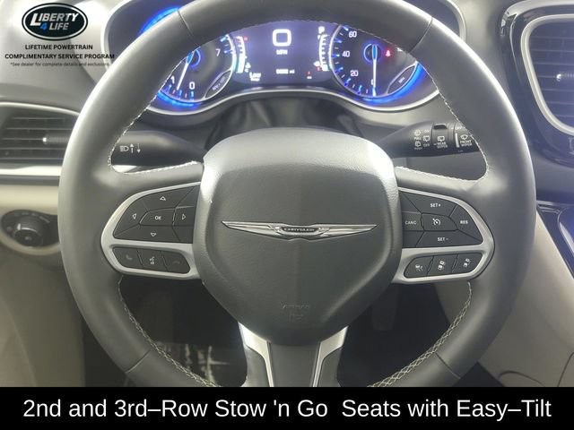 Used 2024 Chrysler Pacifica Touring-L FWD image 25