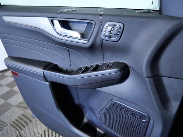 Certified 2022 Ford Escape Titanium w/ Class II Trailer Tow Package image 27