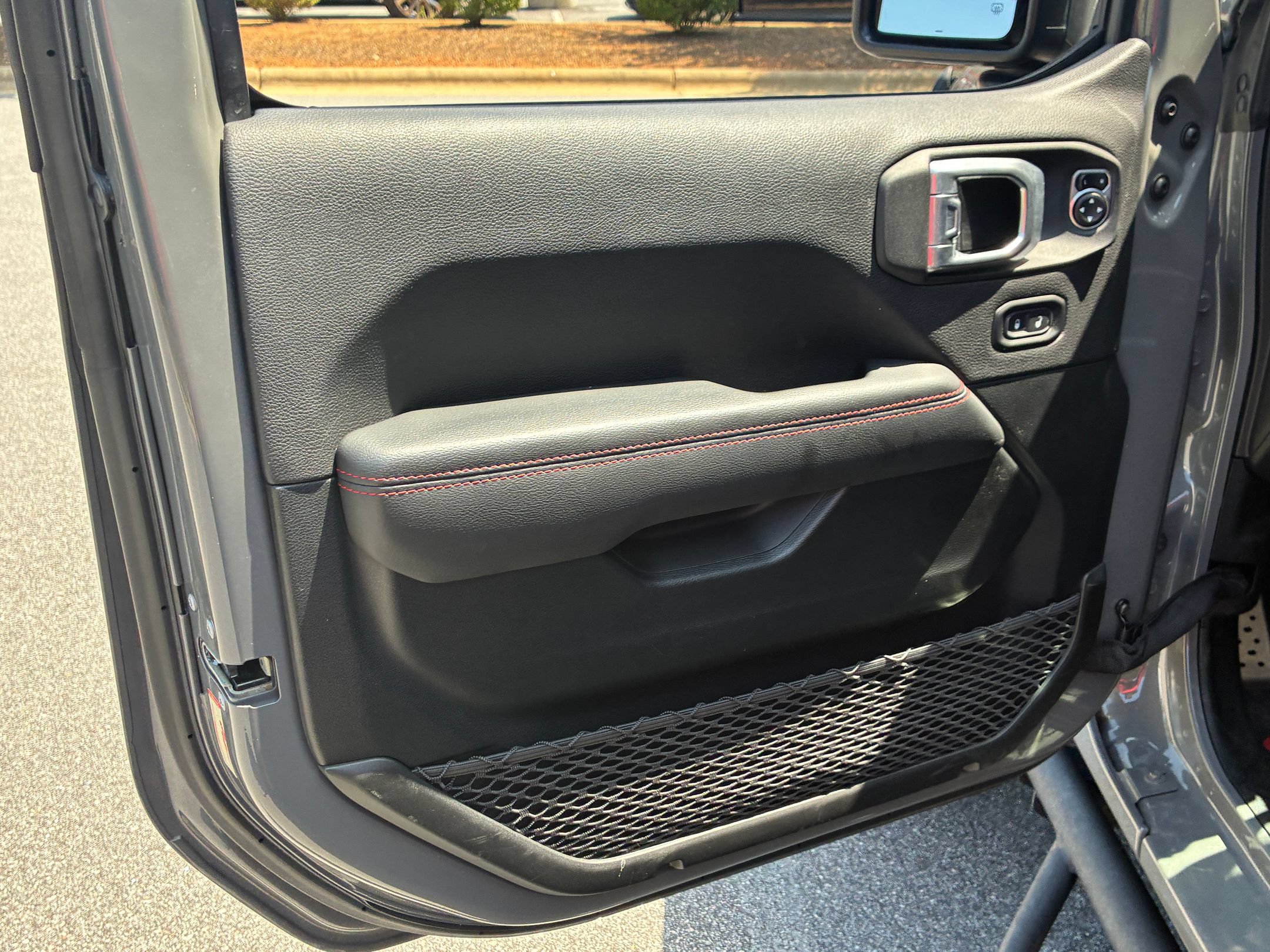 Used 2021 Jeep Gladiator Rubicon AWD/4WD image 11