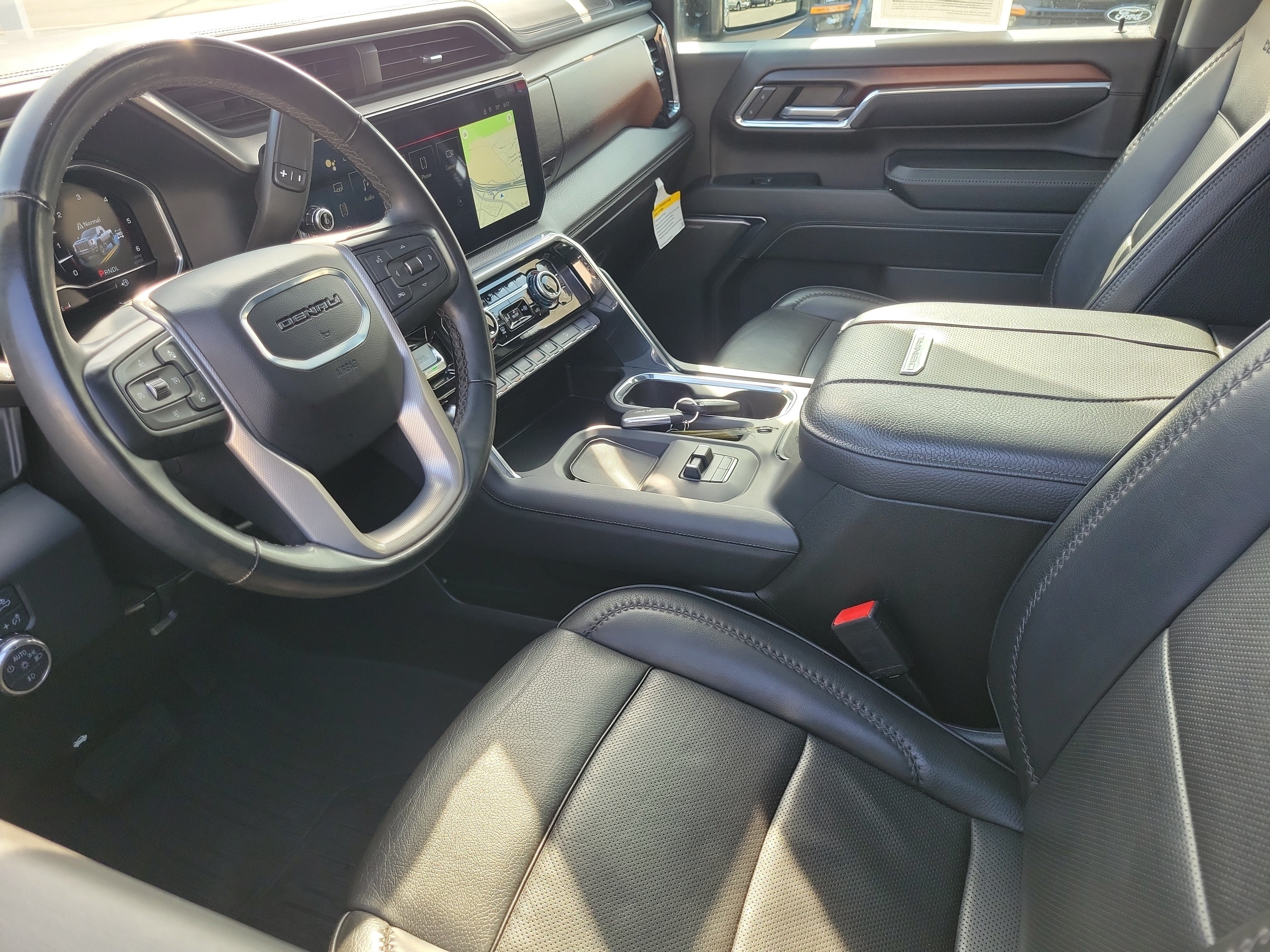 Used 2024 GMC Sierra 2500 Denali w/ Denali Reserve Package AWD/4WD image 3