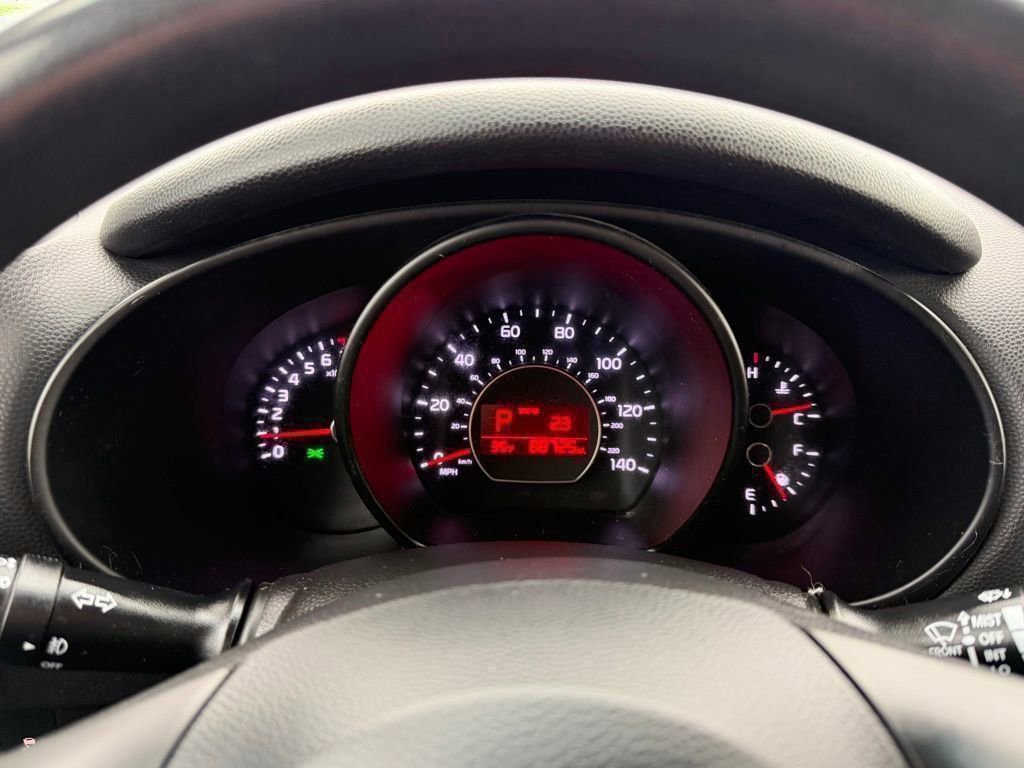 Used 2017 Kia Soul + image 17