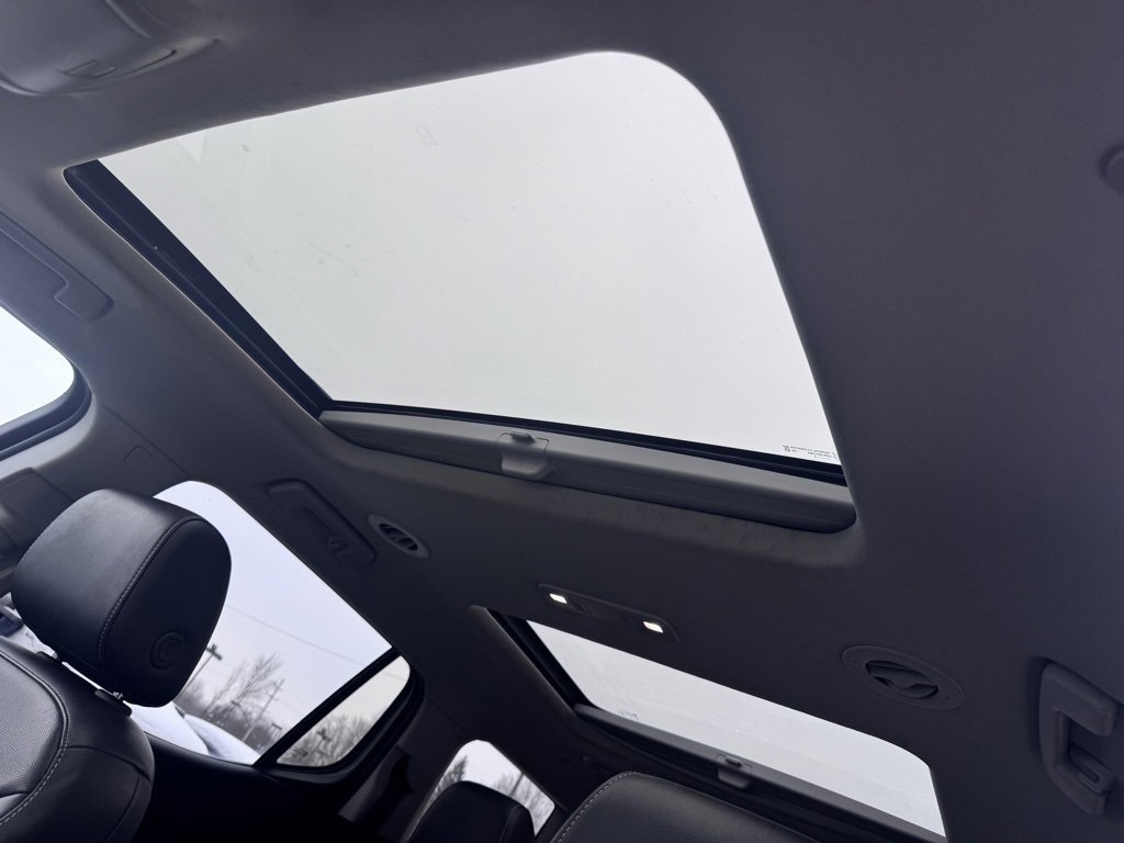 Used 2022 GMC Acadia SLT w/ Elevation Edition image 16