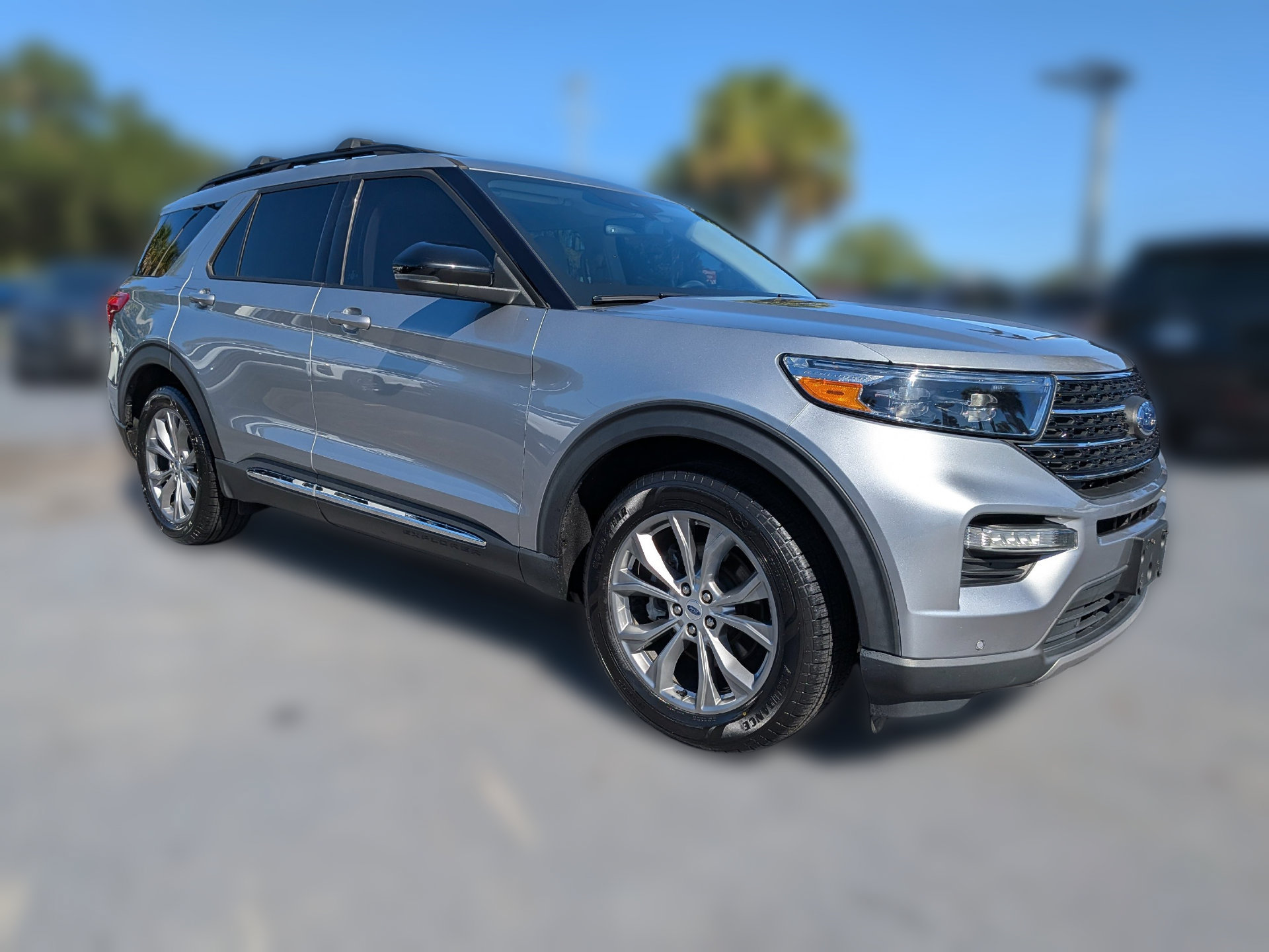 Certified 2023 Ford Explorer XLT w/ Equipment Group 202A RWD image 2