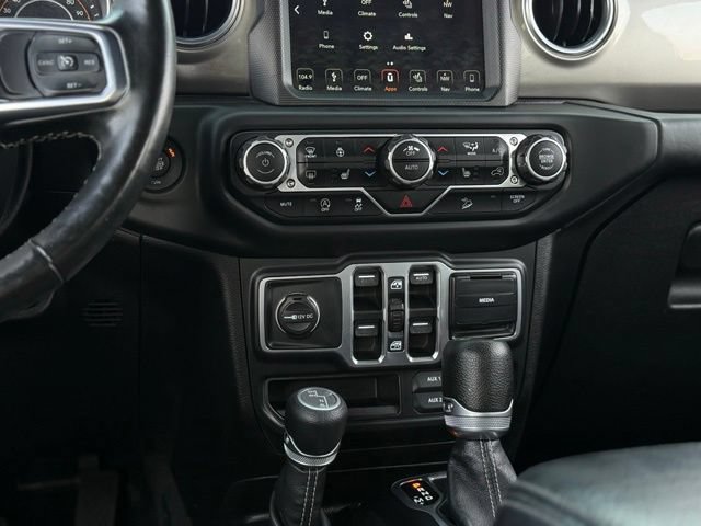 Used 2018 Jeep Wrangler Unlimited Sahara w/ Dual Top Group AWD/4WD image 12