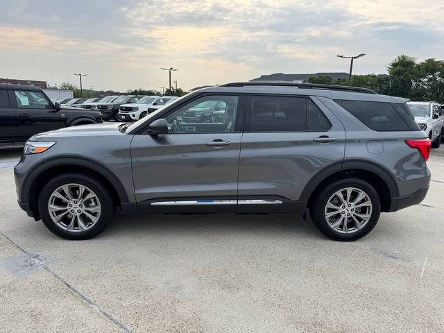 Certified 2022 Ford Explorer XLT w/ Equipment Group 202A AWD/4WD image 6