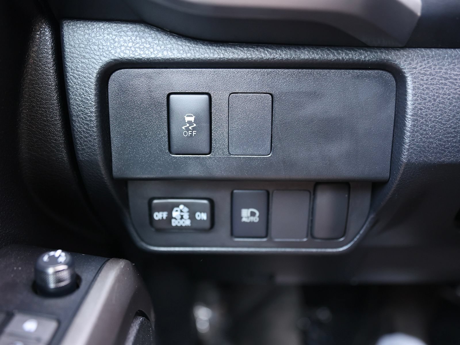 Used 2021 Toyota Tacoma SR5 AWD/4WD image 37