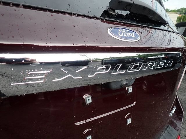 Certified 2023 Ford Explorer XLT w/ Equipment Group 202A AWD/4WD image 5