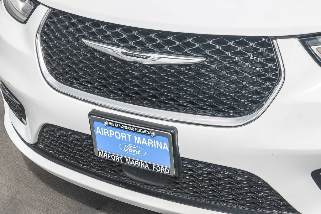 Used 2023 Chrysler Pacifica Touring-L FWD image 14