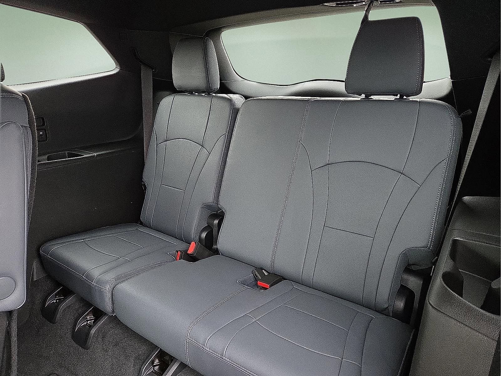 Used 2024 Buick Enclave Essence image 10