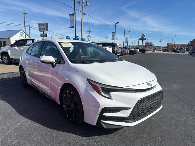 Used 2024 Toyota Corolla SE image 2