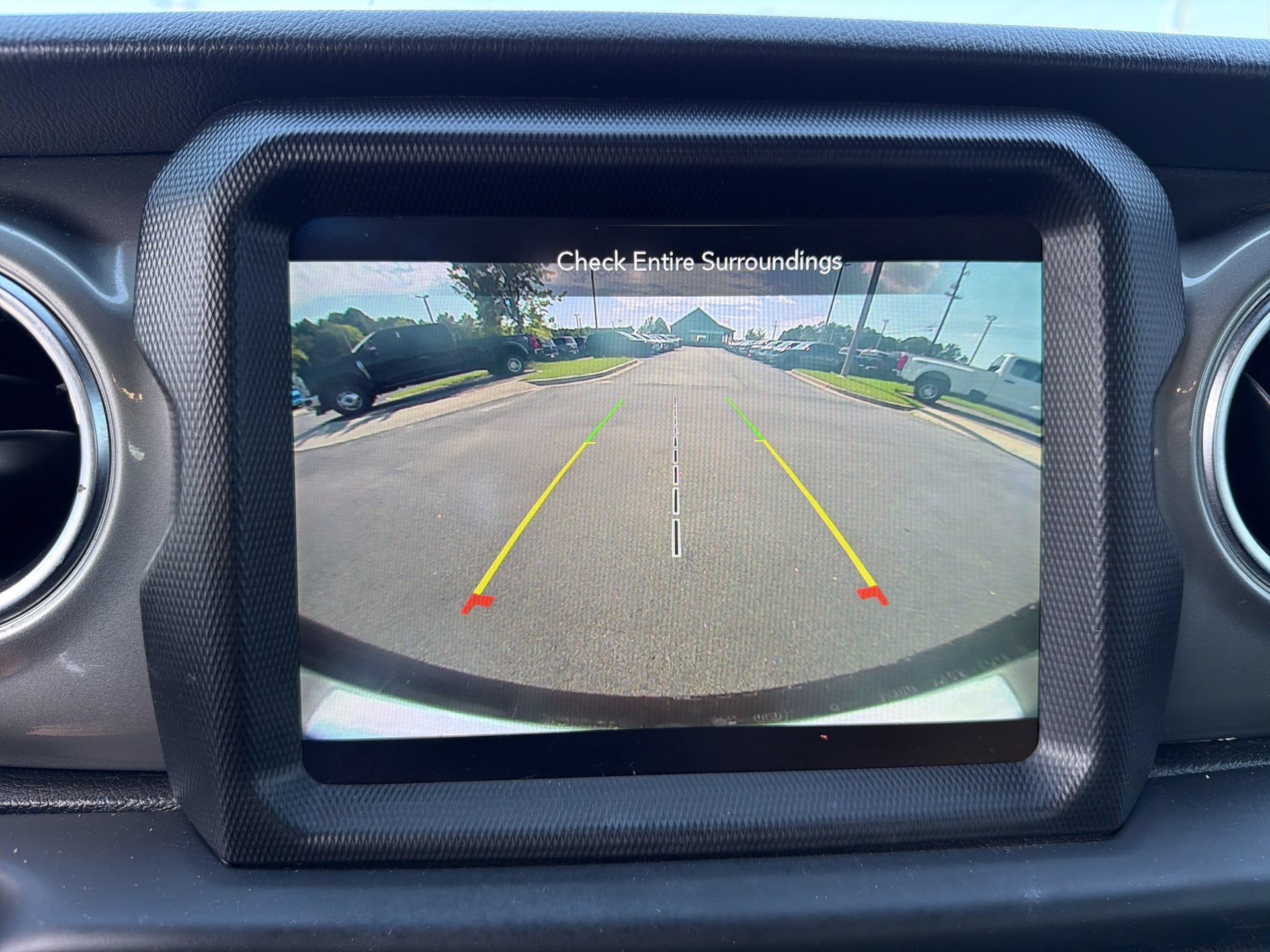 Used 2022 Jeep Wrangler Unlimited Sahara AWD/4WD image 4