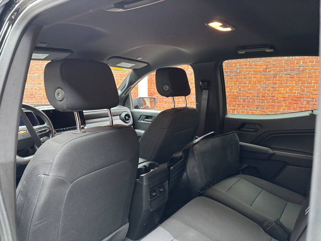 Used 2025 Chevrolet Colorado W/T AWD/4WD image 24