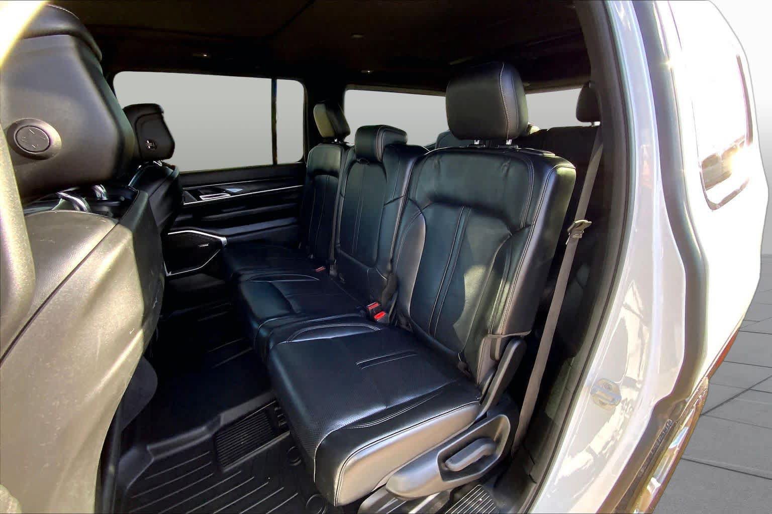 Used 2022 Jeep Wagoneer Series I w/ Premium Group I AWD/4WD image 21