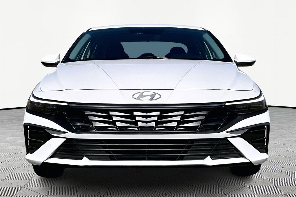 Used 2024 Hyundai Elantra SE image 6