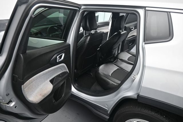 Used 2024 Jeep Compass Latitude AWD/4WD image 17
