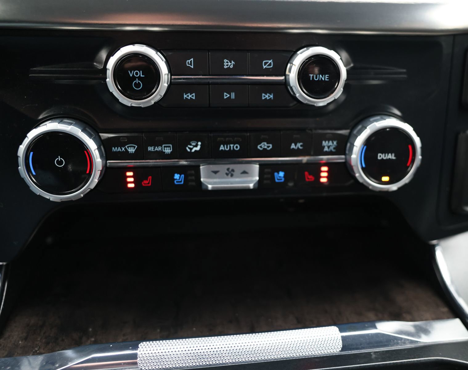 Certified 2023 Ford F150 Lariat w/ Equipment Group 502A High image 27