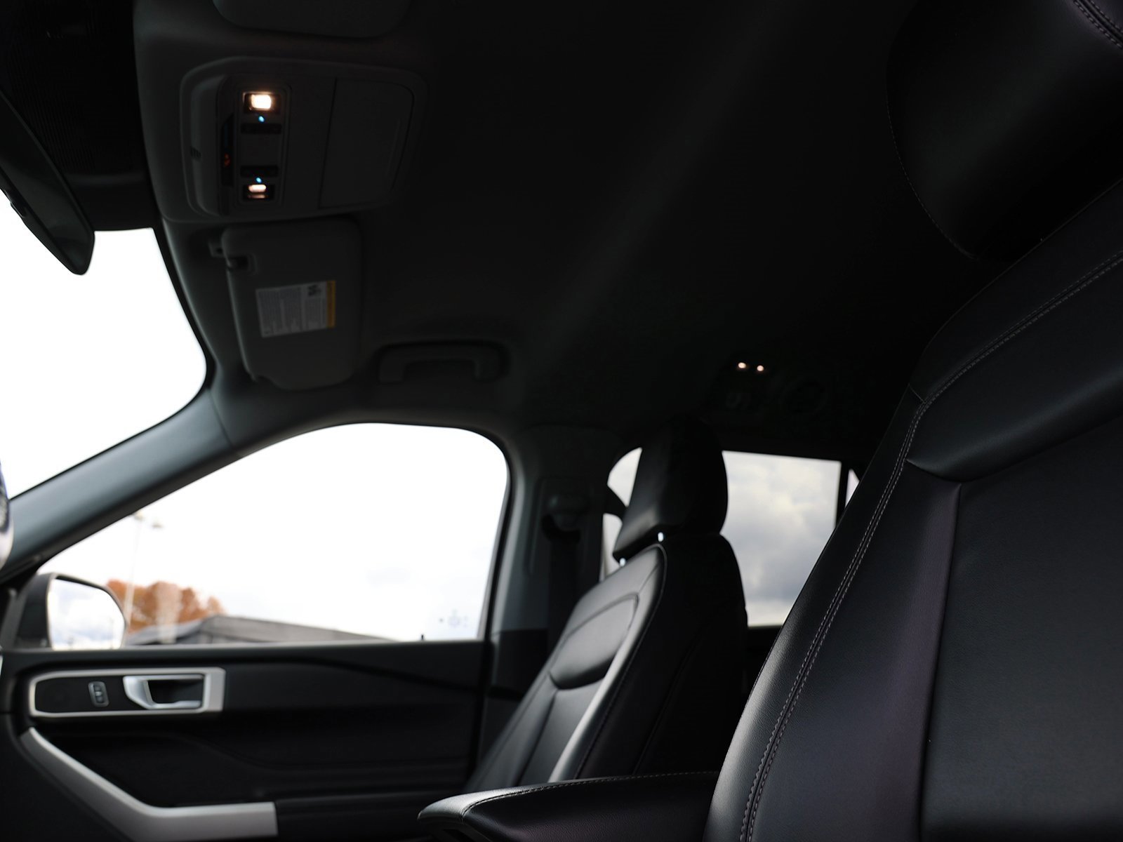 Certified 2022 Ford Explorer XLT w/ Equipment Group 202A image 22