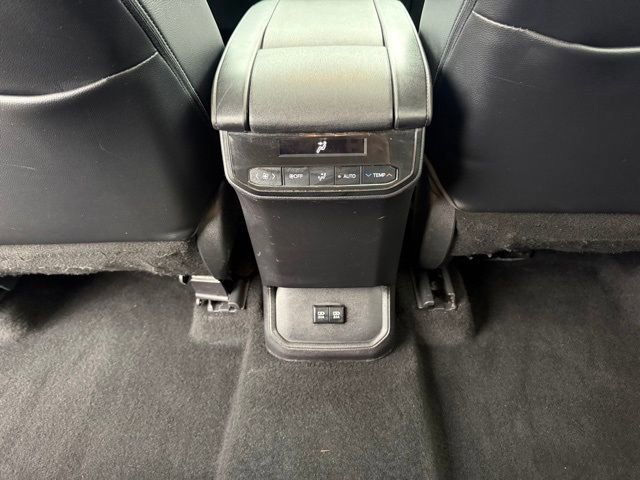 Used 2020 Toyota Highlander XLE image 14