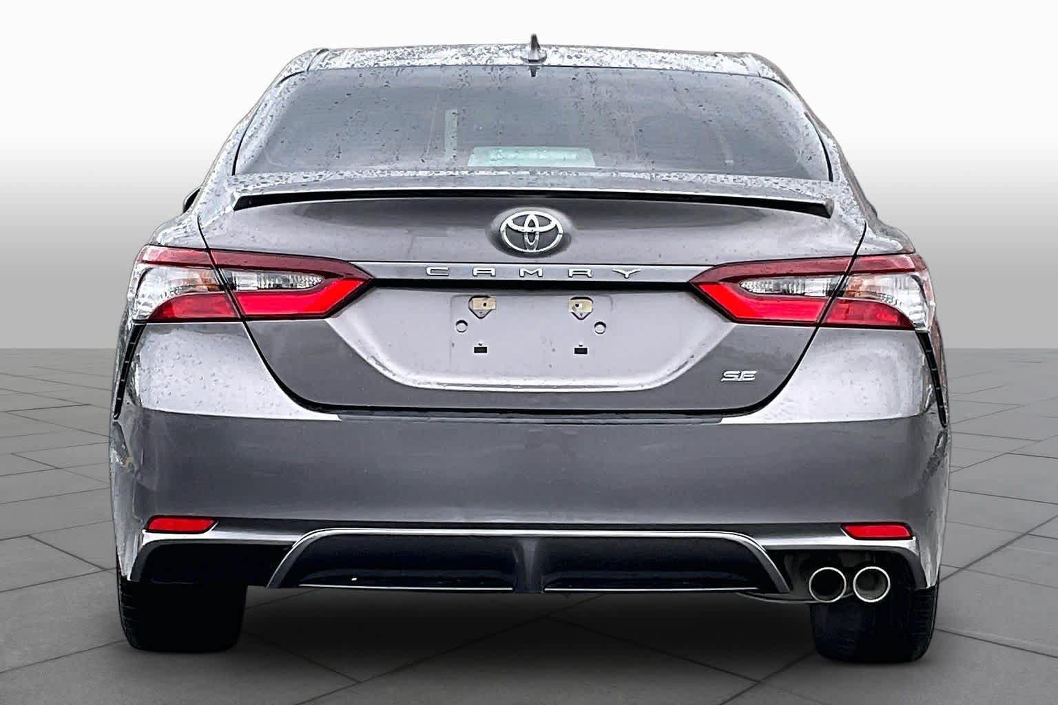 Used 2022 Toyota Camry SE FWD image 5