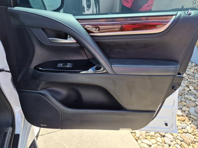 Used 2017 Lexus LX 570 4WD w/ Luxury Package image 38