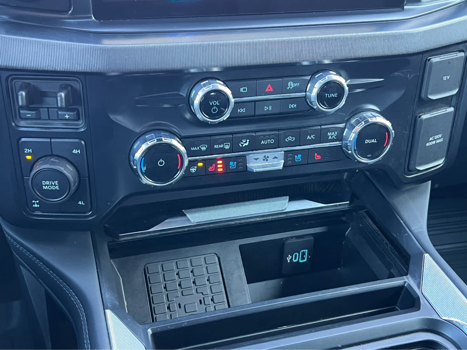 Certified 2025 Ford F350 Platinum AWD/4WD image 34