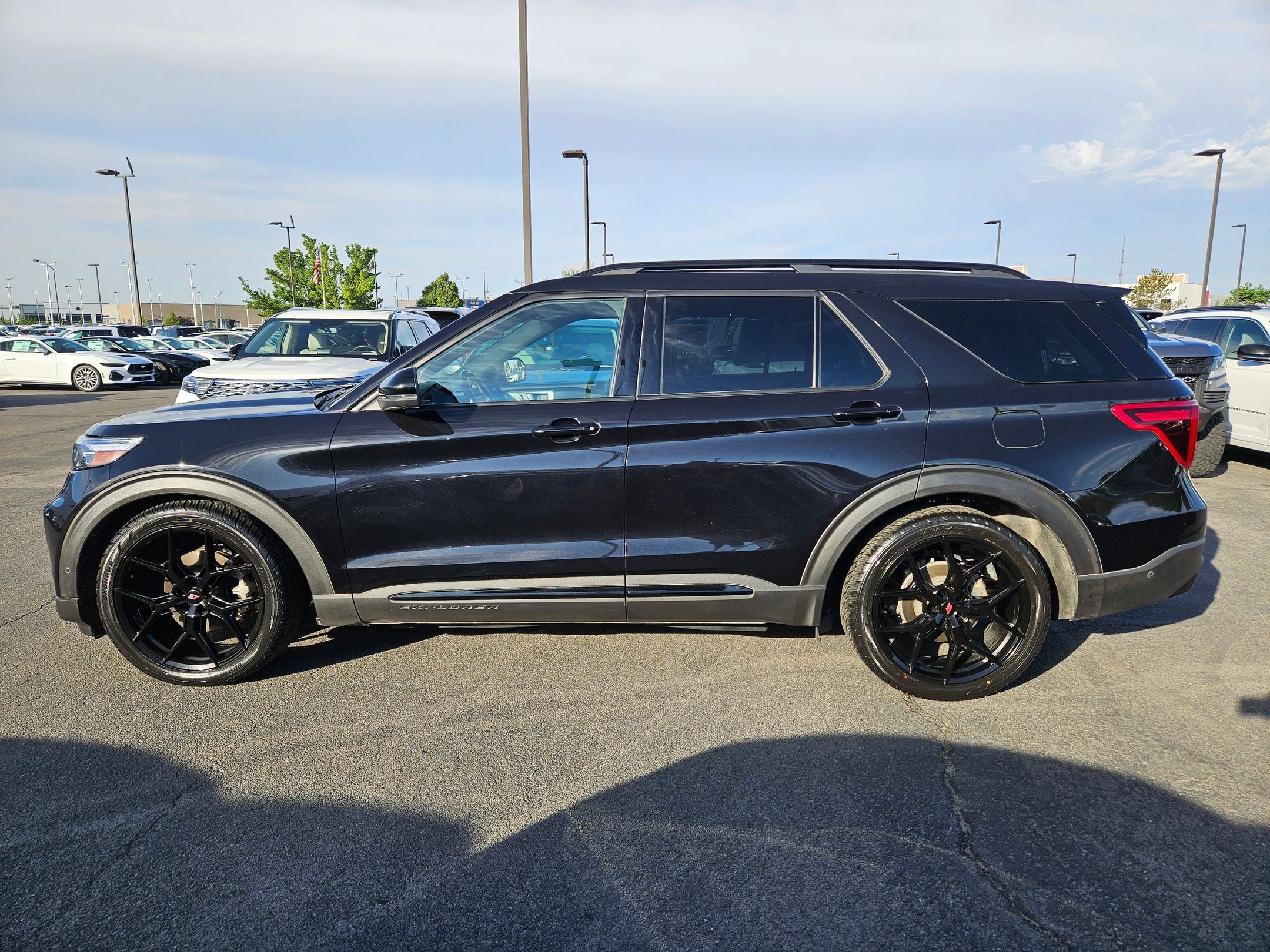 Certified 2020 Ford Explorer ST AWD/4WD image 9