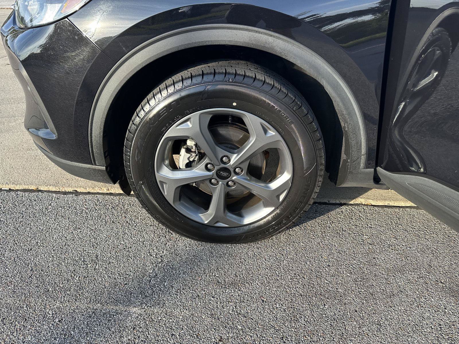 Certified 2025 Ford Escape ST-Line Select AWD/4WD image 10