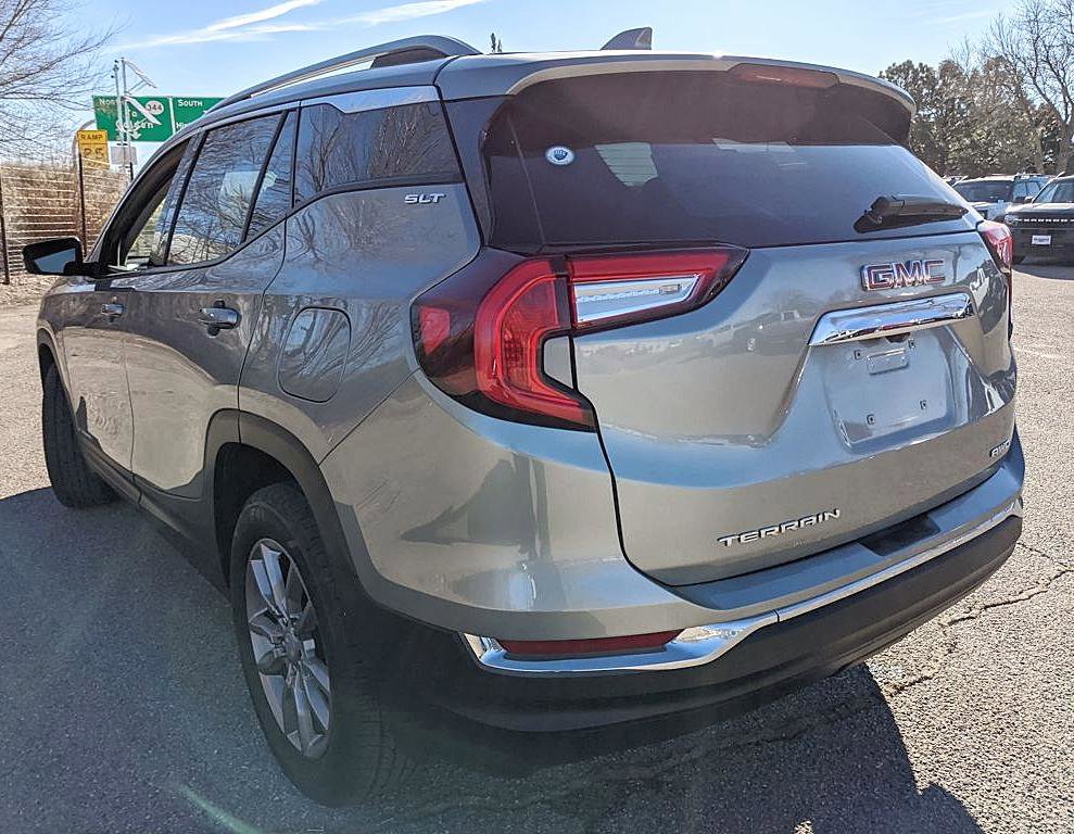 Used 2024 GMC Terrain SLT image 4