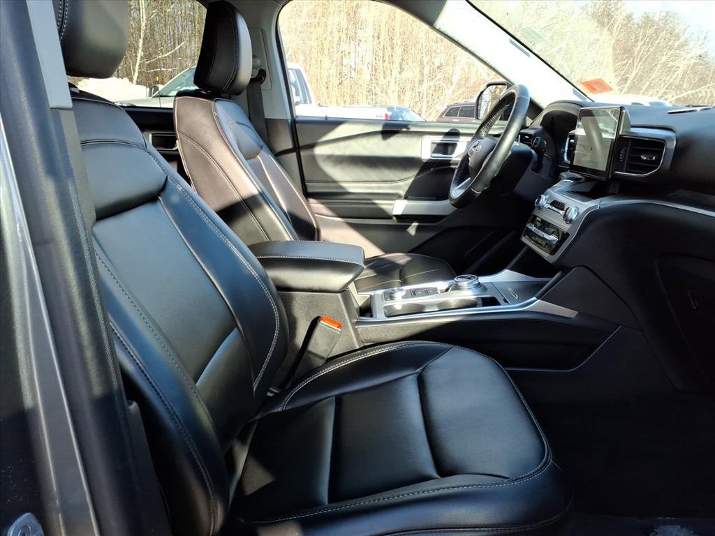 Certified 2022 Ford Explorer XLT w/ Equipment Group 202A image 6