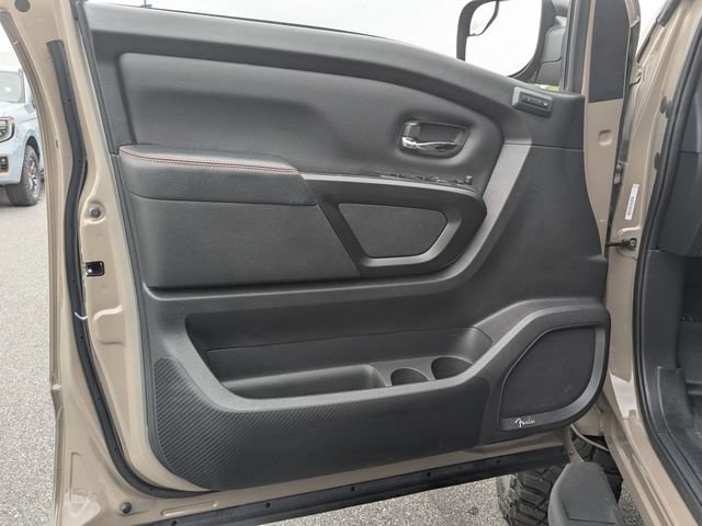 Used 2023 Nissan Titan PRO-4X w/ Pro-4x Convenience Package AWD/4WD image 9