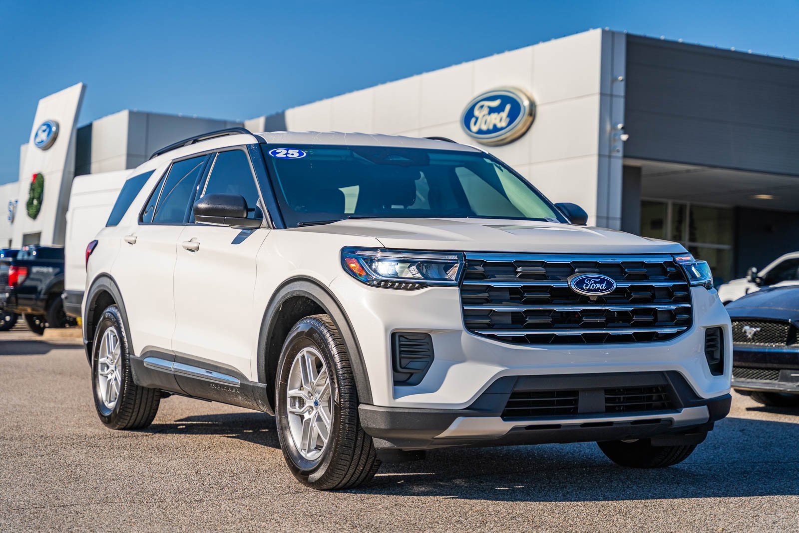 Certified 2025 Ford Explorer Active image 1