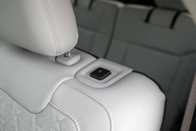 Certified 2025 Ford Explorer Platinum w/ LUX Leather Package image 35