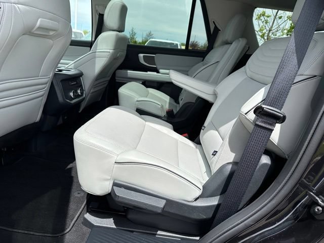 Certified 2025 Ford Expedition Platinum w/ Platinum Ultimate Package AWD/4WD image 11