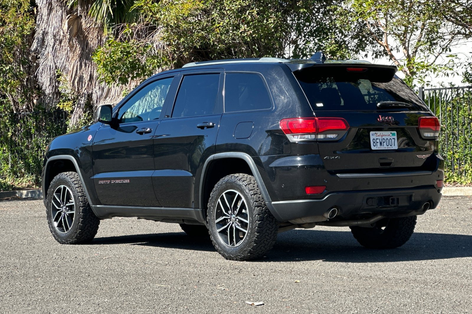 Used 2018 Jeep Grand Cherokee Trailhawk w/ Trailhawk Luxury Group AWD/4WD image 5