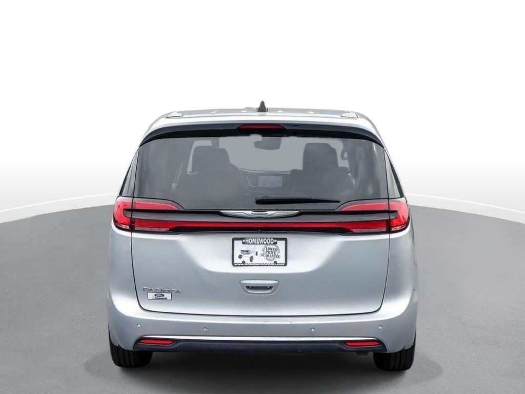 Used 2024 Chrysler Pacifica Touring-L FWD image 7