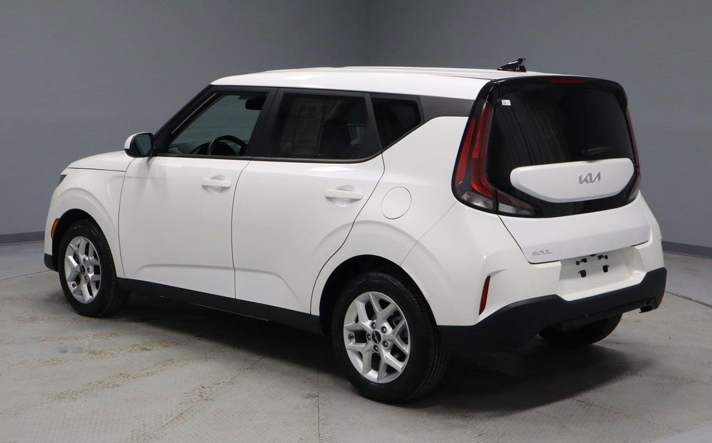 Used 2024 Kia Soul LX w/ Option Group 015 image 3