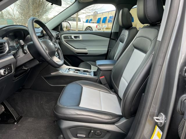 Certified 2023 Ford Explorer XLT w/ Equipment Group 202A image 5