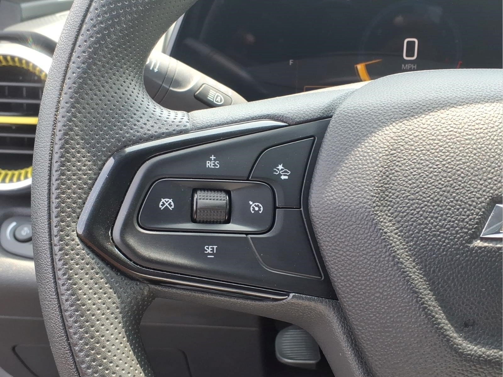 Used 2025 Chevrolet Trax LT FWD image 21