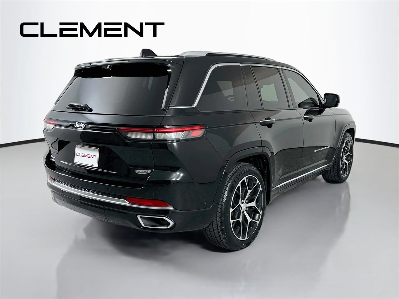 Used 2023 Jeep Grand Cherokee Summit AWD/4WD image 7