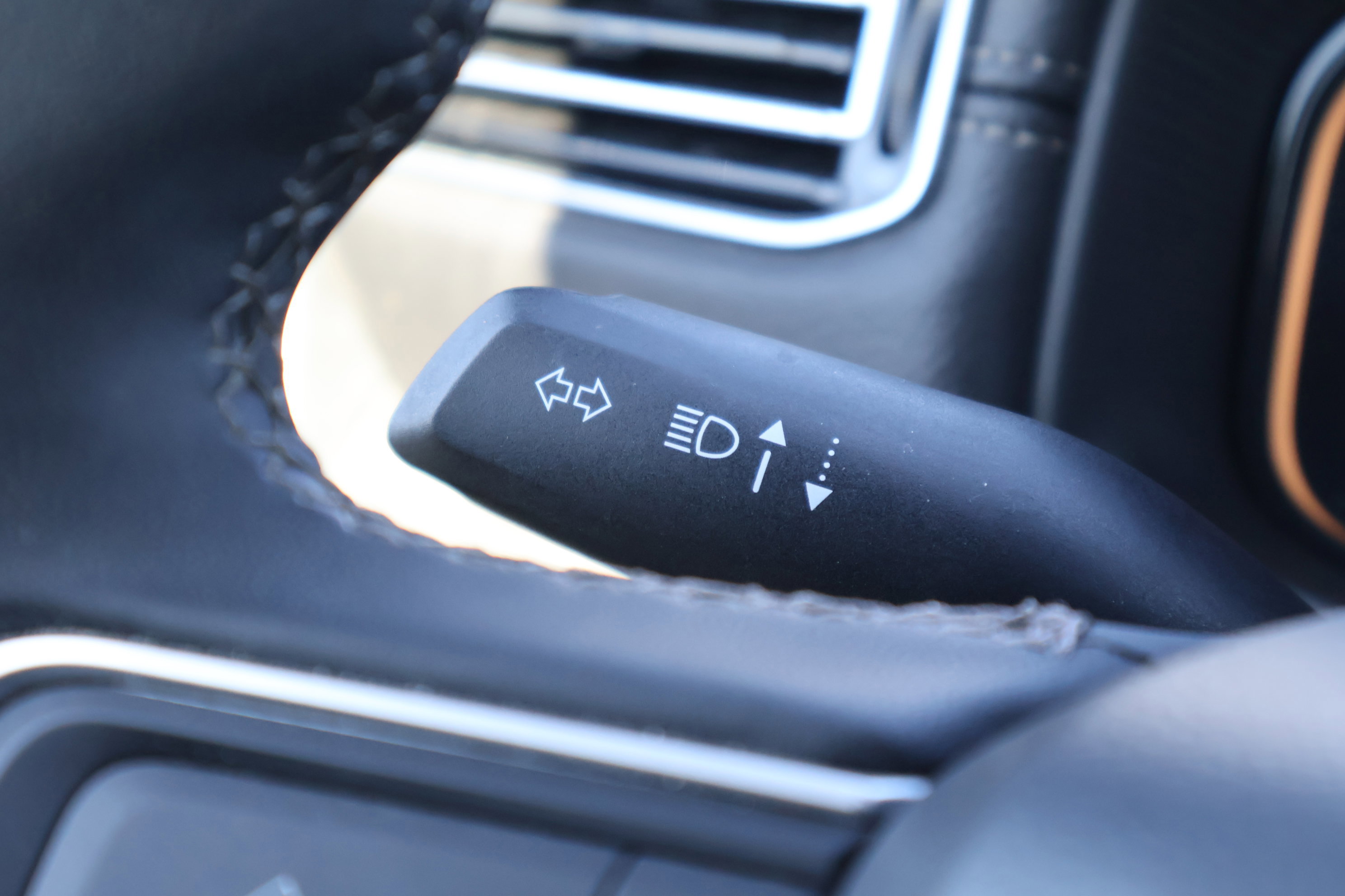 Used 2024 Jeep Wagoneer Series II w/ Flexible Seating Group image 19