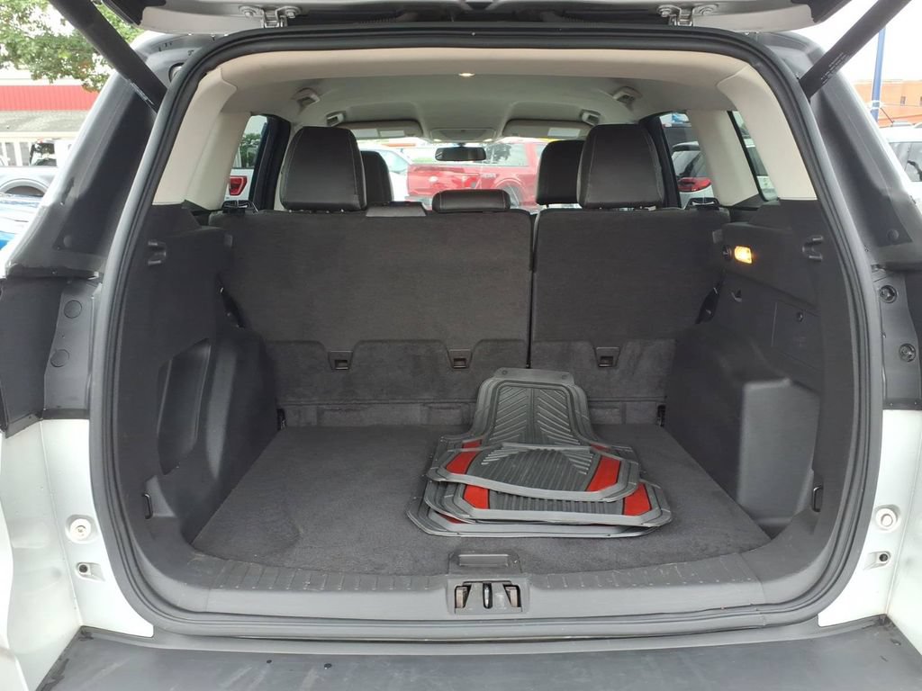Certified 2017 Ford Escape SE w/ SE Leather Comfort Package FWD image 9