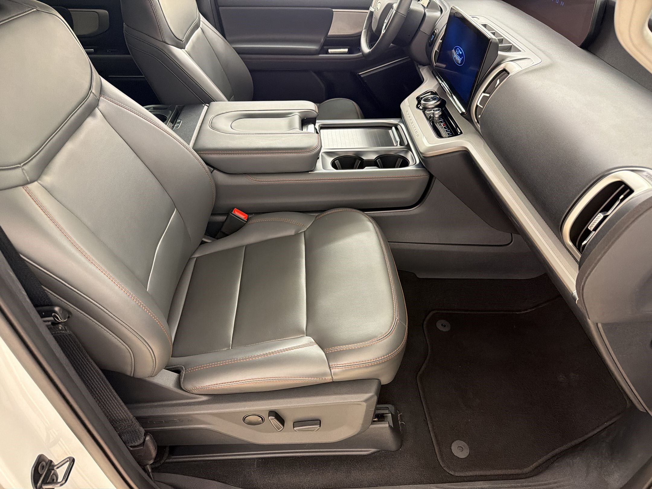 Certified 2025 Ford Expedition Active AWD/4WD image 24