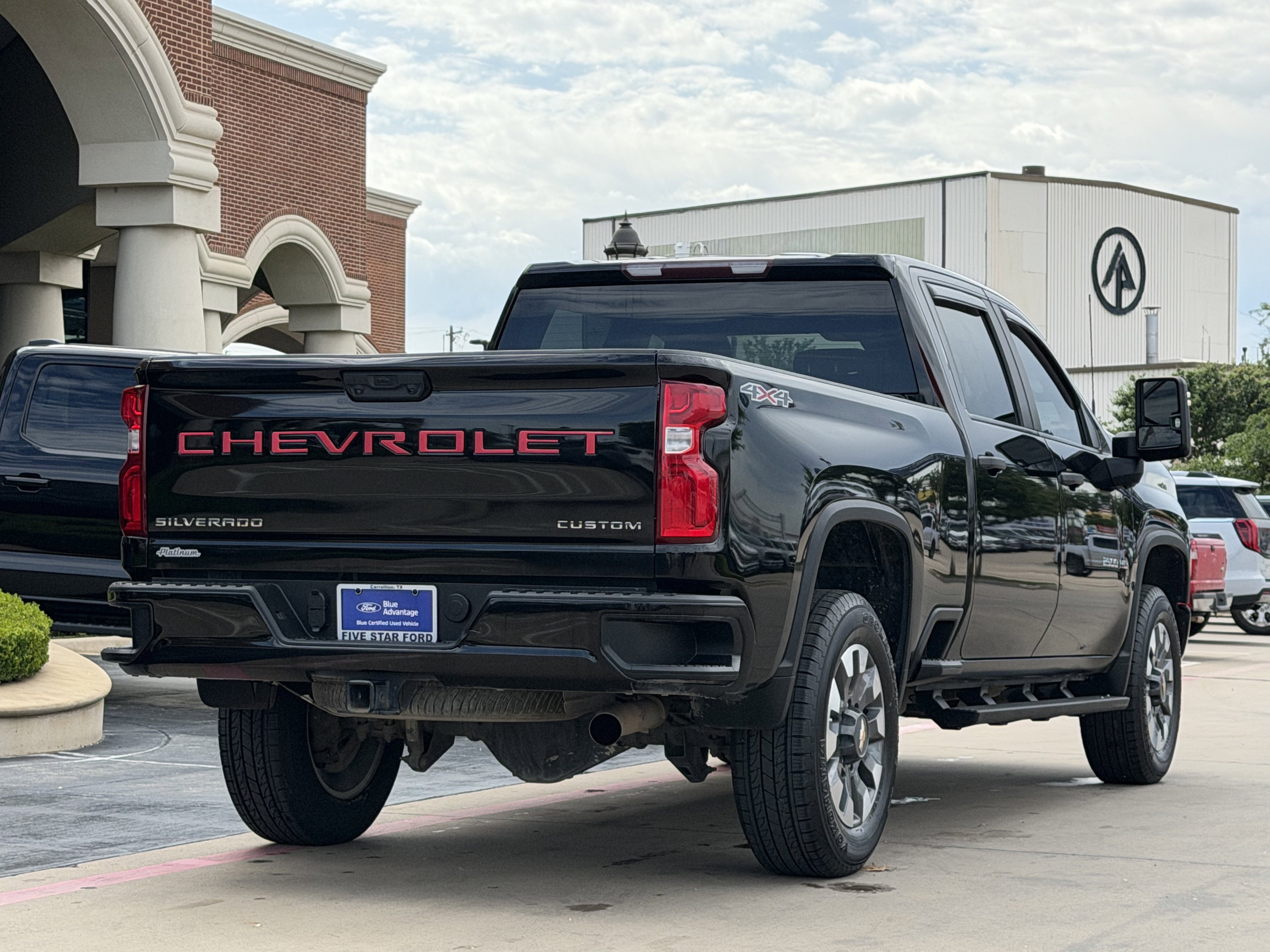 Used 2021 Chevrolet Silverado 2500 Custom w/ Custom Value Package AWD/4WD image 4