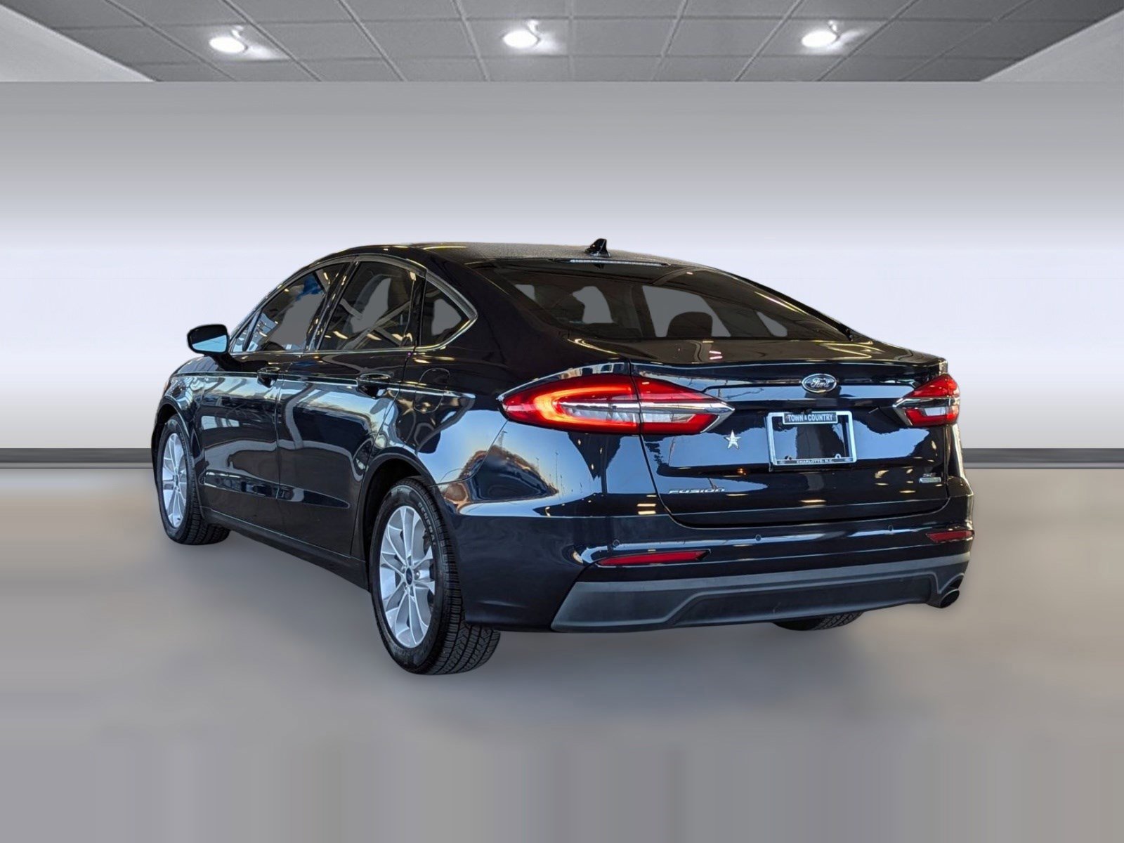 Certified 2020 Ford Fusion SE image 3