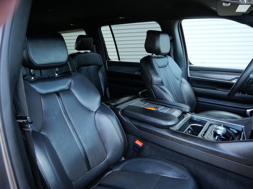 Used 2024 Jeep Wagoneer L Series III w/ Flexible Seating Group AWD/4WD image 19