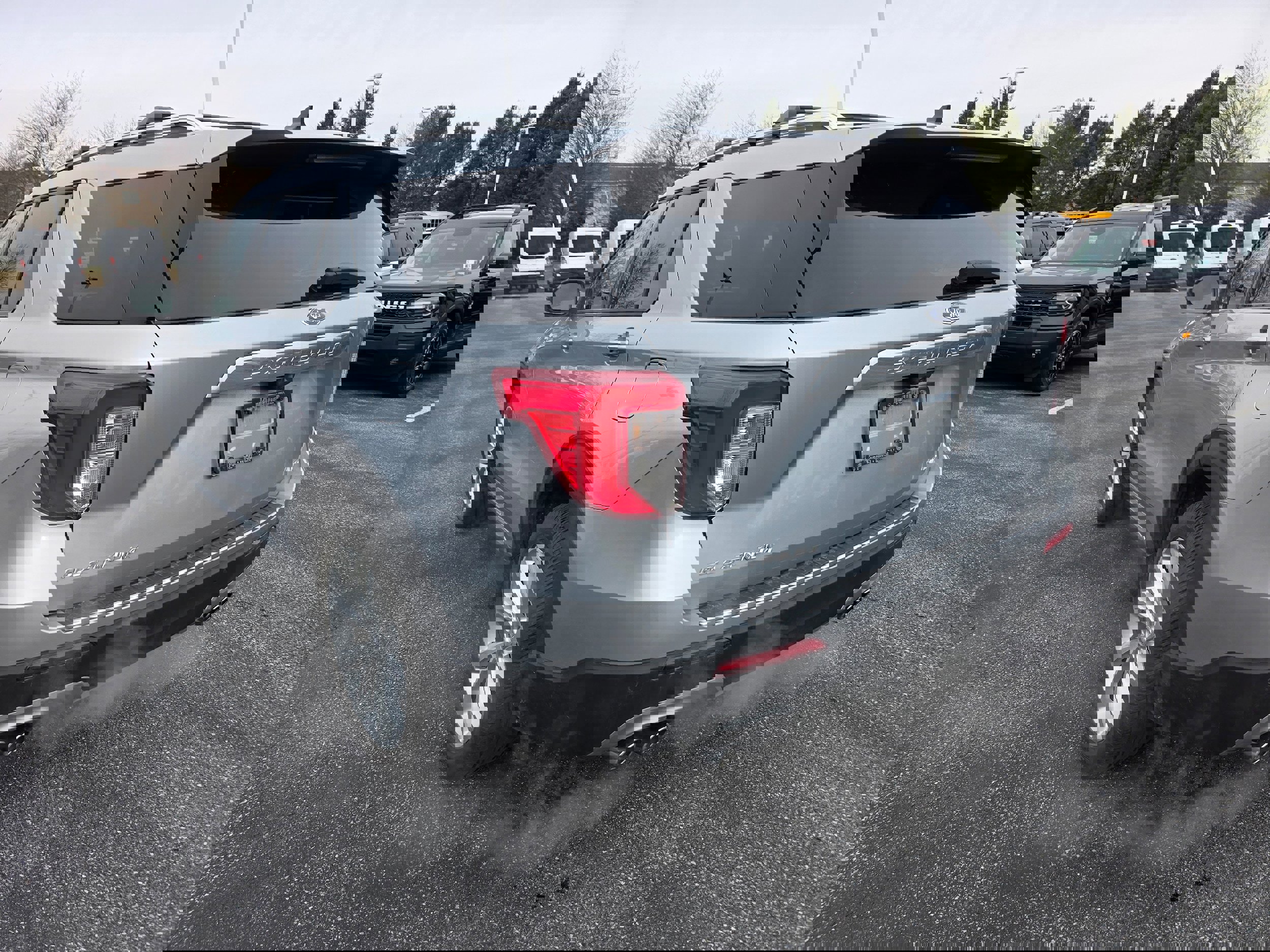 Certified 2023 Ford Explorer Platinum w/ Premium Technology Package image 3