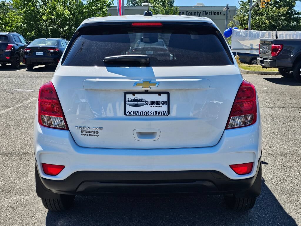 Used 2022 Chevrolet Trax LS w/ Tint and Cruise Package AWD/4WD image 4