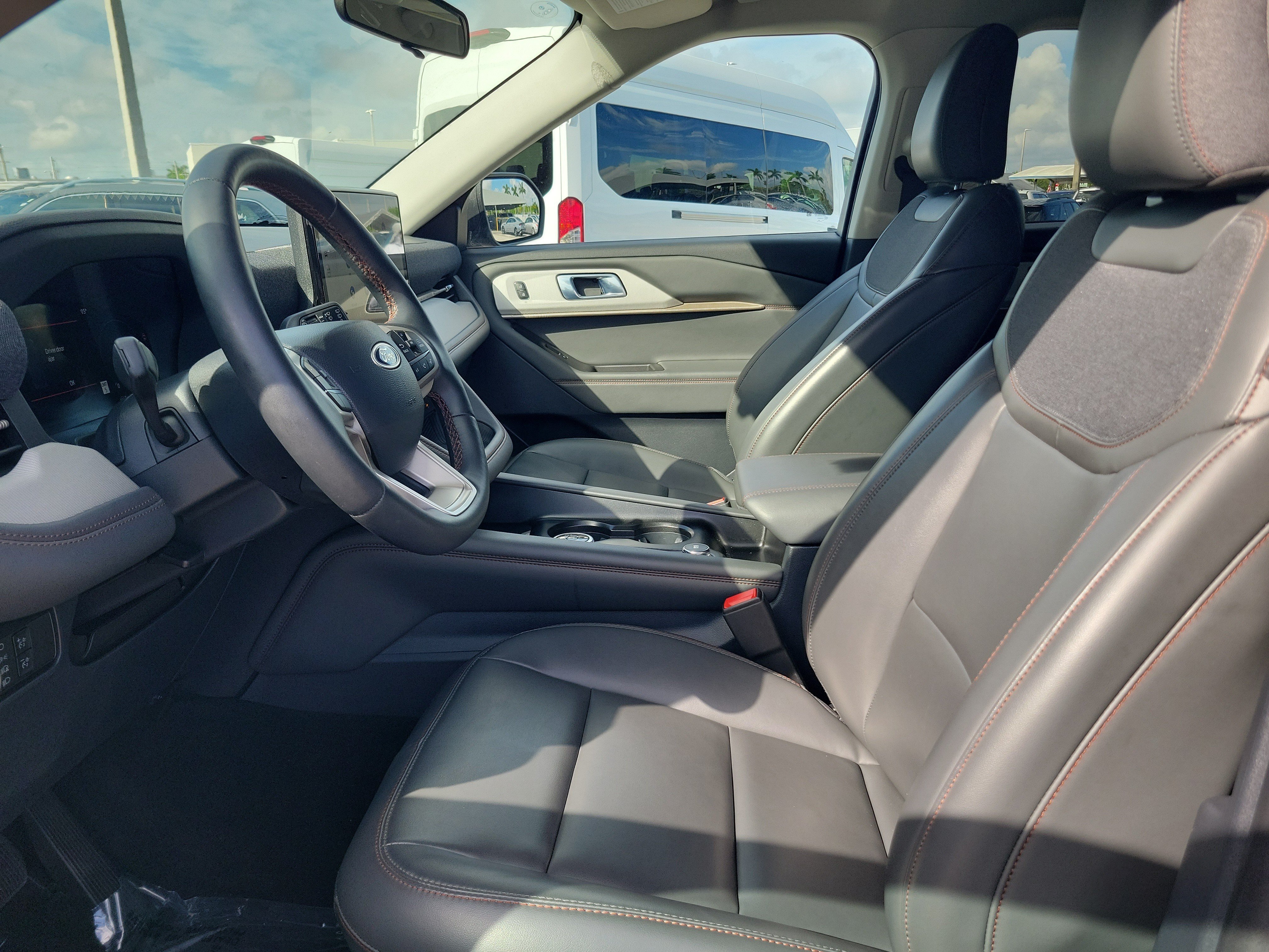 Certified 2025 Ford Explorer Active w/ Active Comfort Package RWD image 11