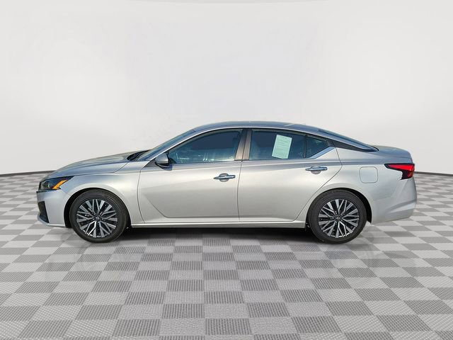 Used 2024 Nissan Altima 2.5 SV FWD image 2
