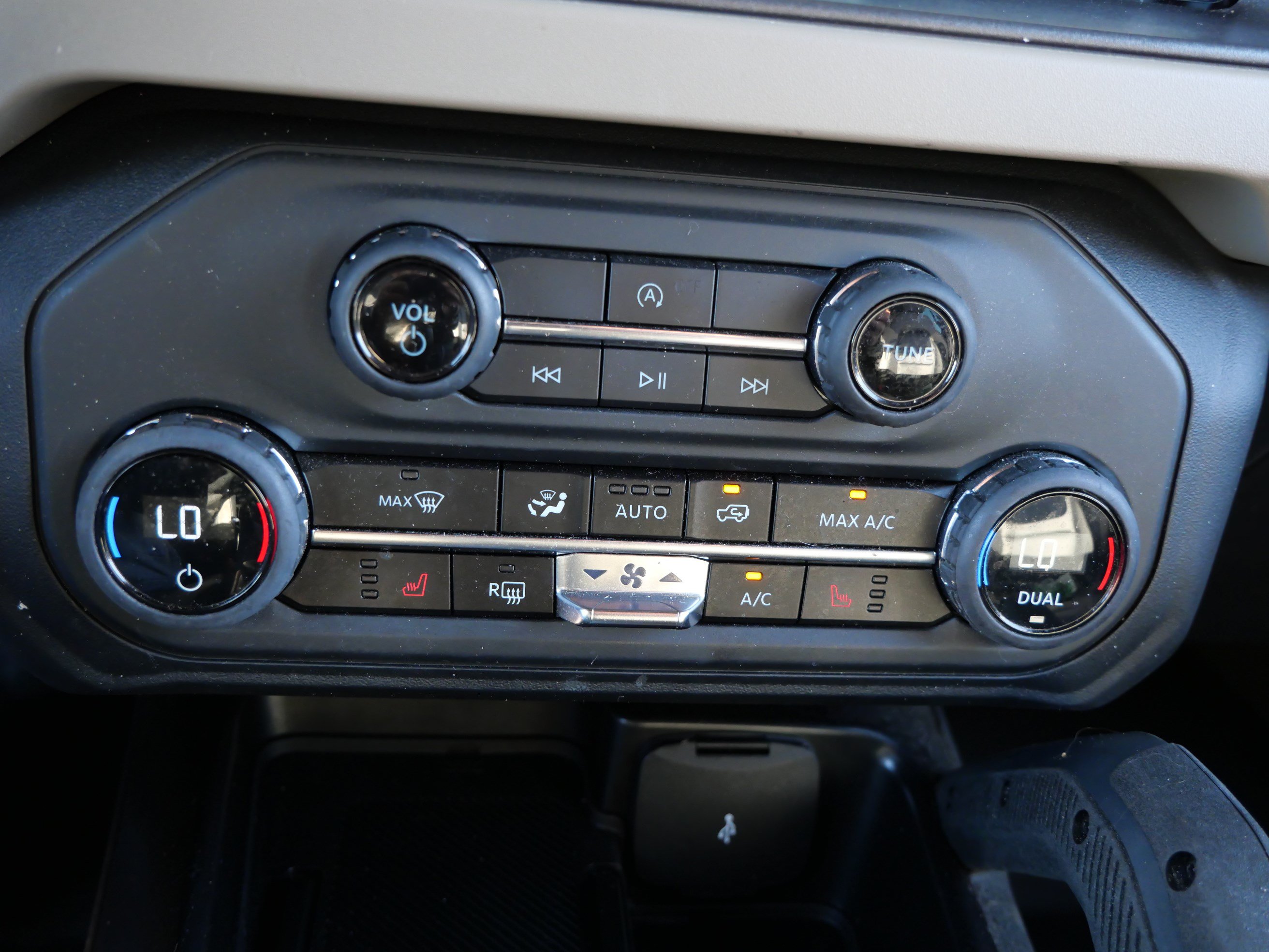 Certified 2025 Ford Bronco Big Bend w/ Black Diamond Package AWD/4WD image 23
